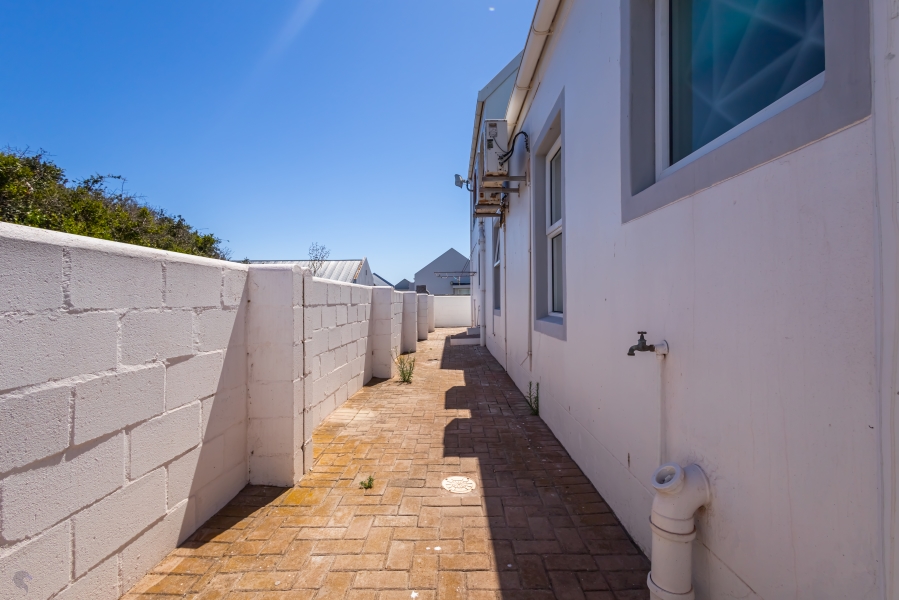 5 Bedroom Property for Sale in Skiathos Western Cape